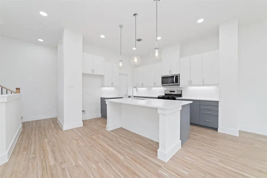 Dramatic Island Great For Entertaining