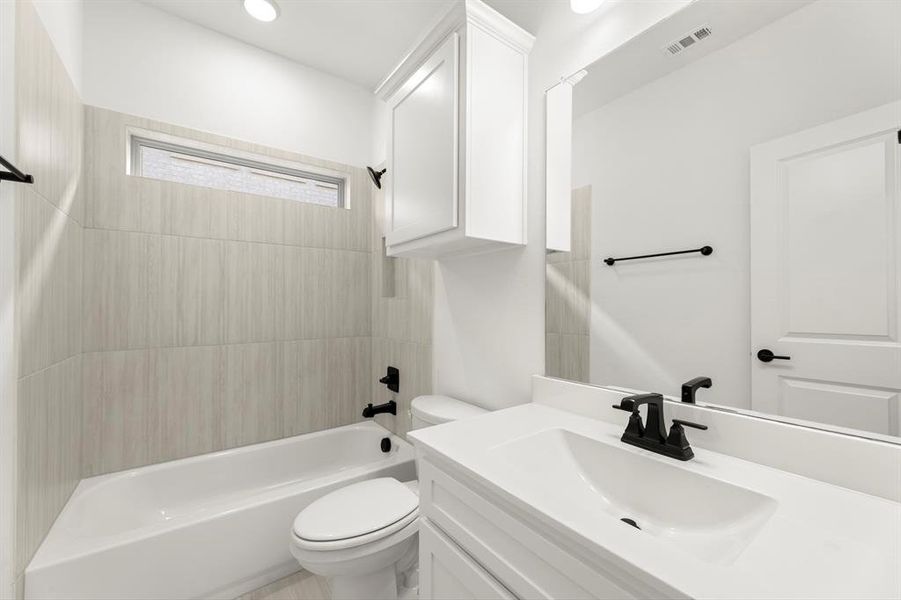 05. 2413 Belmont - 2ND Bath 05. 2413 Belmont - 2ND Bath