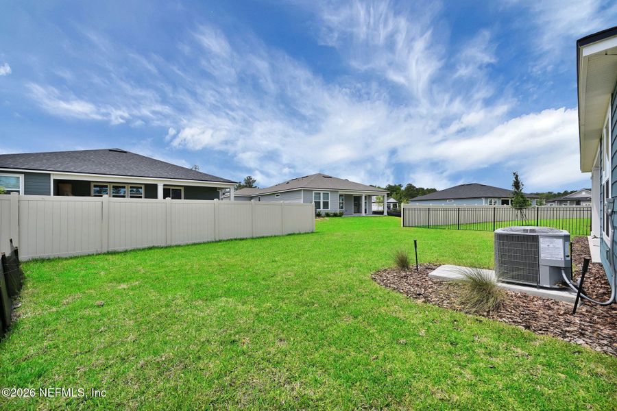Exterior details and patio area of a home in Hyland Trail, Green Cove Springs (Image 32).