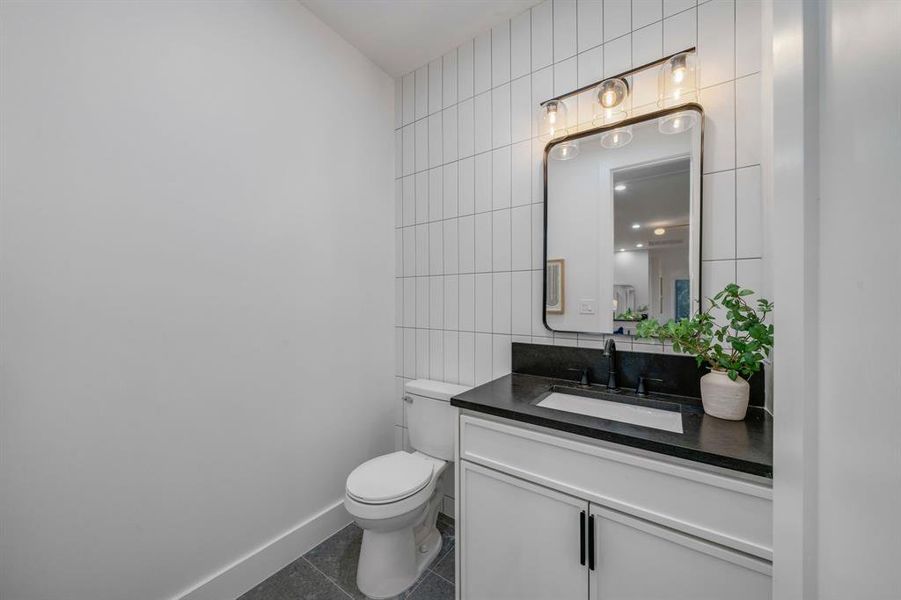 Furnished interior view inside a new home in , Dallas (Image 32).