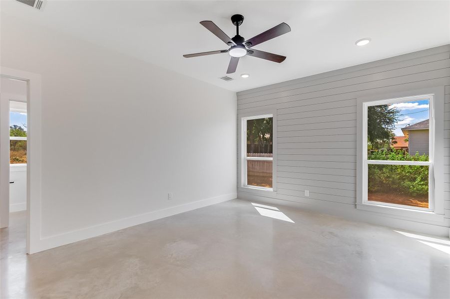 Spacious, unfurnished interior of a new home in , Marble Falls (Image 21).