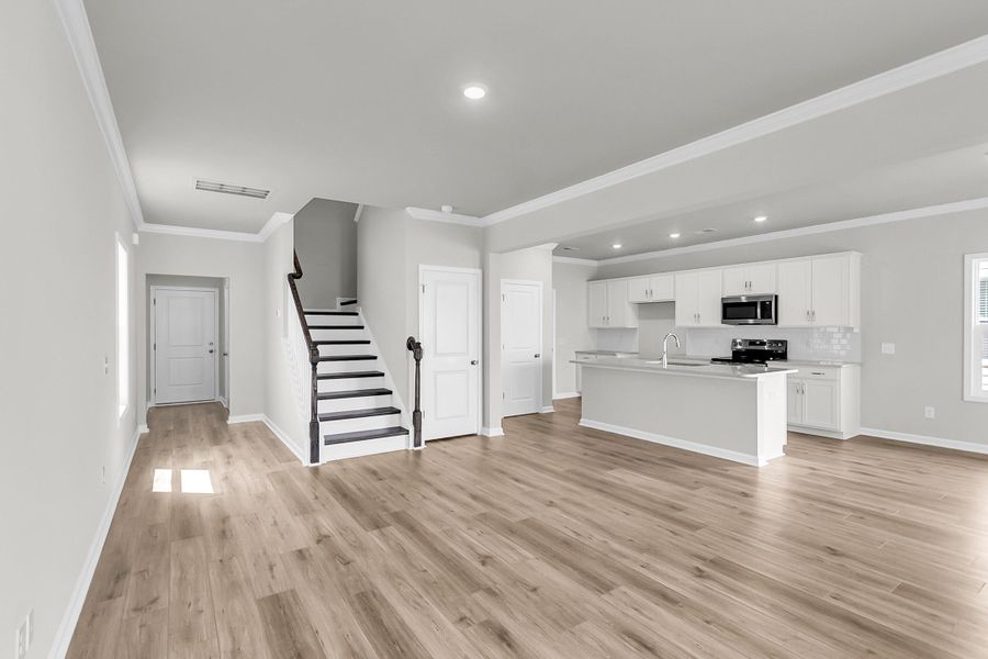 Spacious, unfurnished interior of a new home in Central Creek, Goose Creek (Image 29).