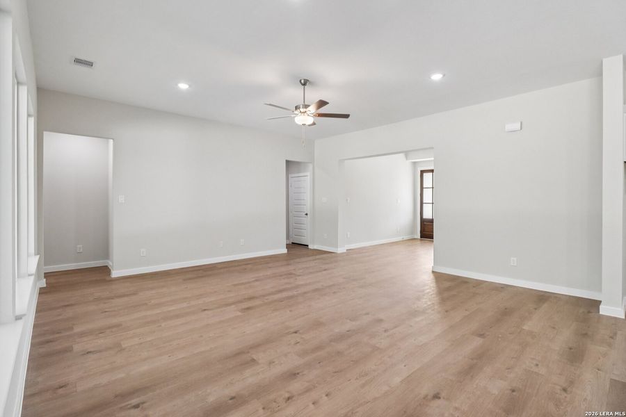 Spacious, unfurnished interior of a new home in Jordan's Ranch, San Antonio (Image 13).