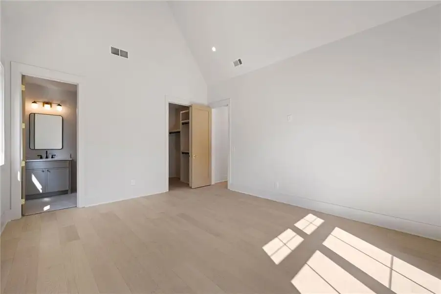 Spacious, unfurnished interior of a new home in , Atlanta (Image 24).