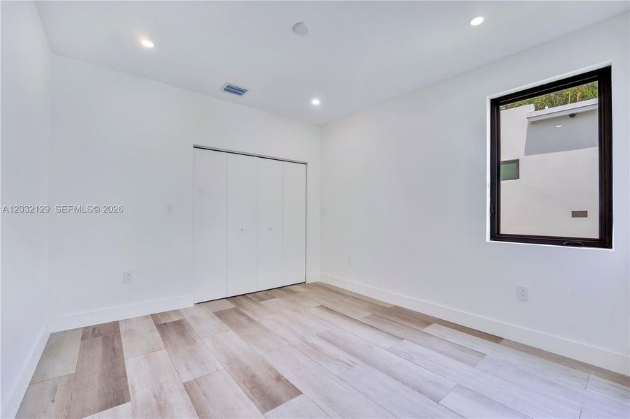 Spacious, unfurnished interior of a new home in , Hollywood (Image 20).