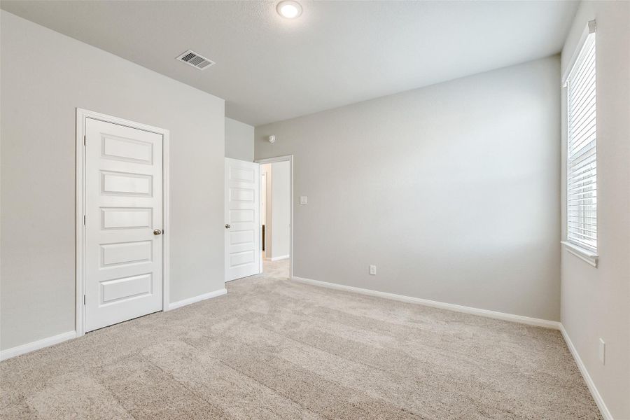 Spacious, unfurnished interior of a new home in Anderson Lakes, Houston (Image 34). Spacious, unfurnished interior of a new home in Anderson Lakes, Houston (Image 34).