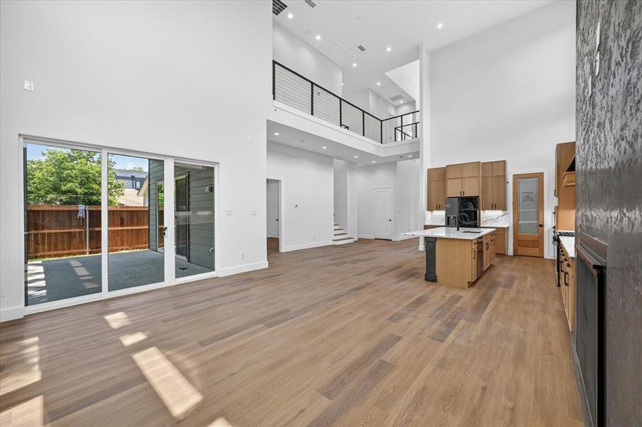 Spacious, unfurnished interior of a new home in , Dallas (Image 31).