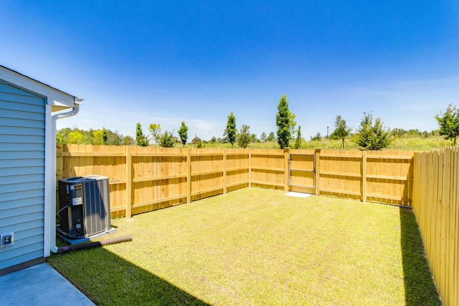 Exterior details and patio area of a home in Astoria, Columbia (Image 18).