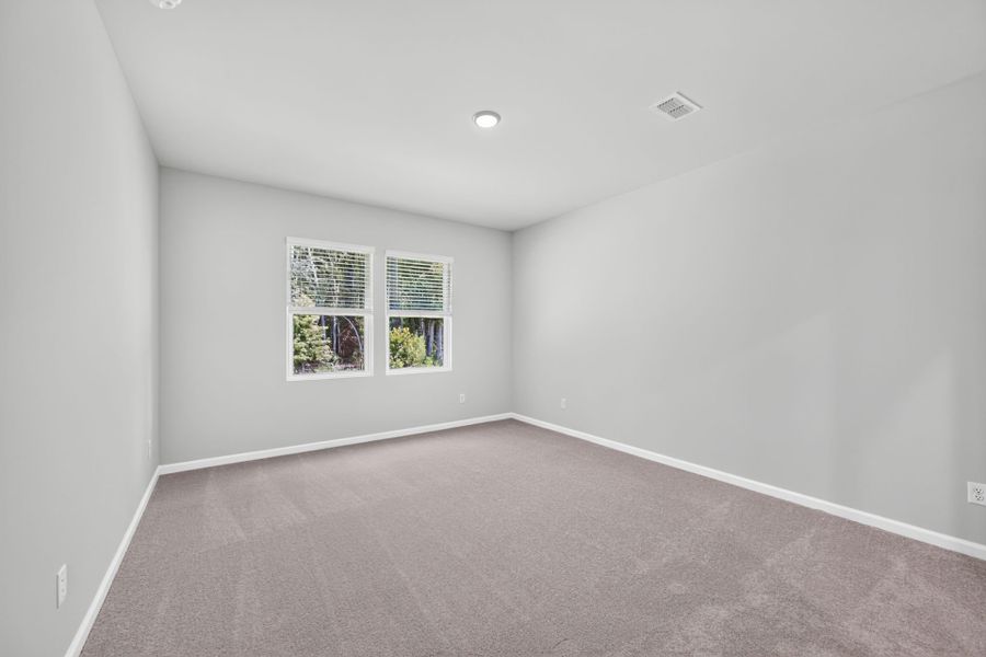 Spacious, unfurnished interior of a new home in Bradford Pointe, Summerville (Image 13).