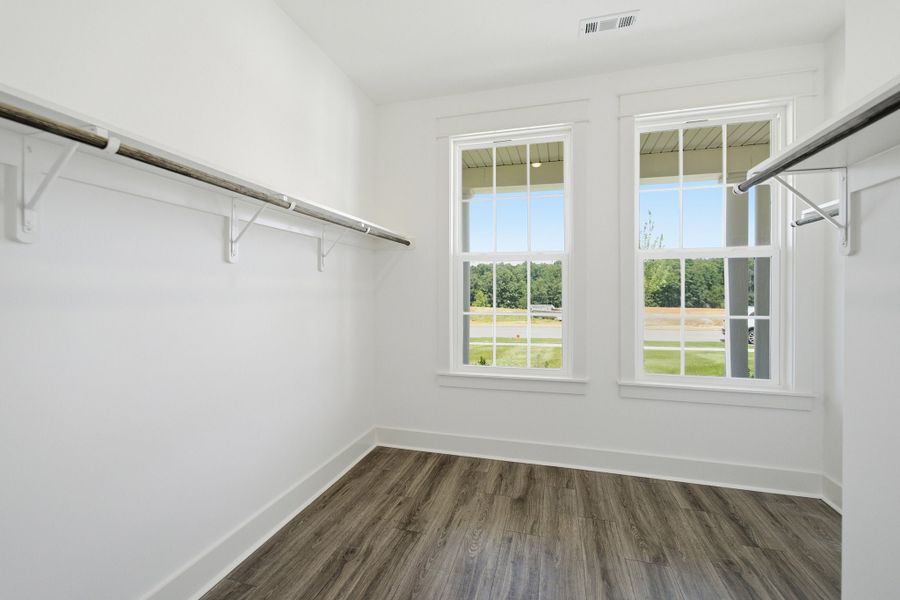 Spacious, unfurnished interior of a new home in Aden Woods, Fairview (Image 36).