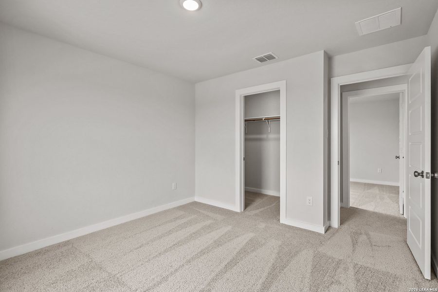 Spacious, unfurnished interior of a new home in Cinco Lakes, San Antonio (Image 21).