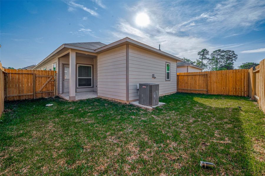 Exterior details and patio area of a home in Woodland Lakes, Huffman (Image 4).