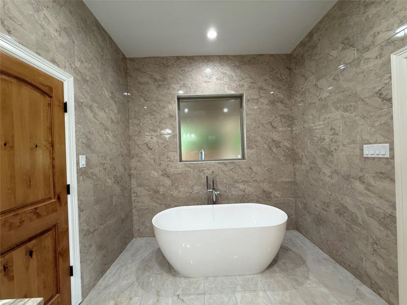 primary soak tub