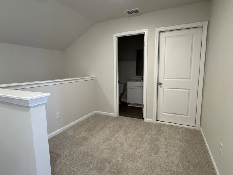 Spacious, unfurnished interior of a new home in Tea Farm, Ravenel (Image 12).