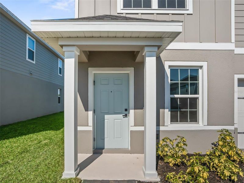 Exterior details and patio area of a home in , Lady Lake (Image 33).