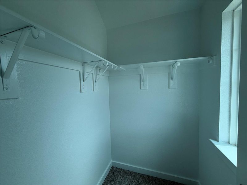 Spacious, unfurnished interior of a new home in Creeks Crossing, Elgin (Image 4).