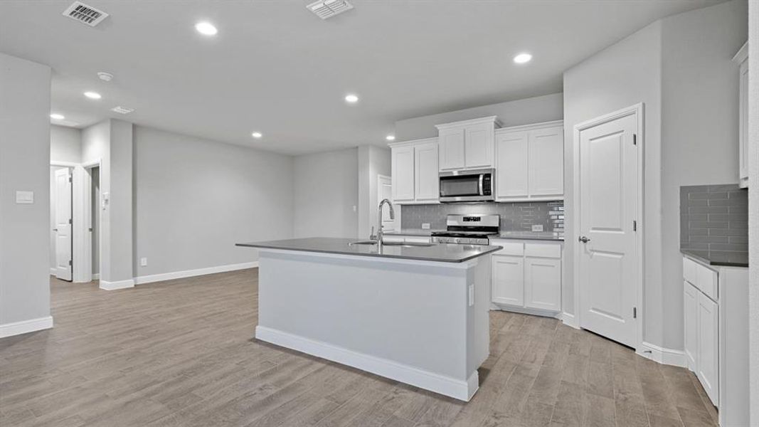 Furnished interior view inside a new home in Trails of Elizabeth Creek, Fort Worth (Image 9).