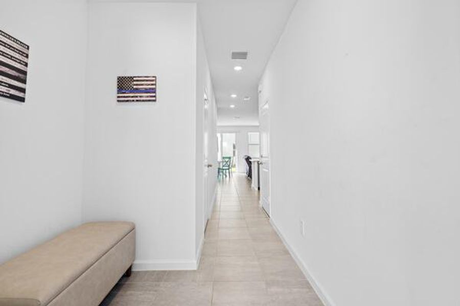 Spacious, unfurnished interior of a new home in , Fort Pierce (Image 20).