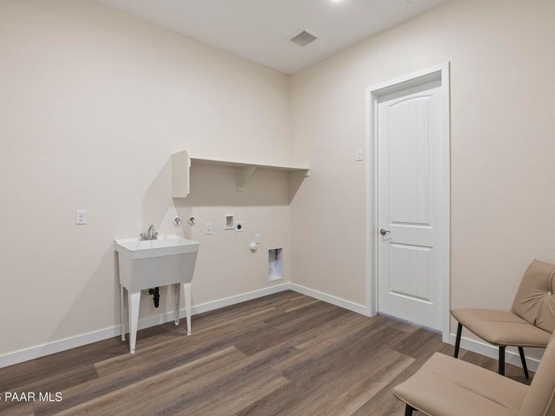 Furnished interior view inside a new home in Hidden Hills, Prescott (Image 8).