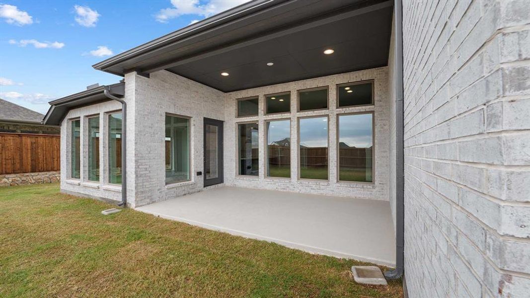 Exterior details and patio area of a home in Myrtle Creek 71', Waxahachie (Image 2). Exterior details and patio area of a home in Myrtle Creek 71', Waxahachie (Image 2).