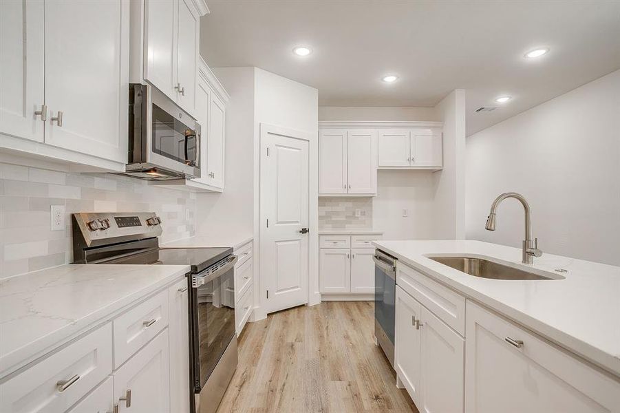 Furnished interior view inside a new home in , Fort Worth (Image 6).