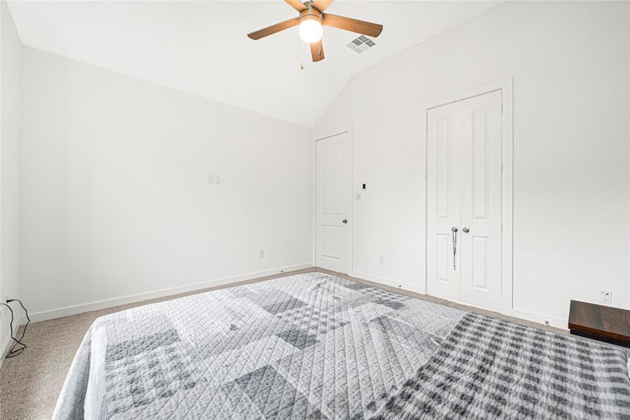 Spacious, unfurnished interior of a new home in Riceland, Mont Belvieu (Image 23).