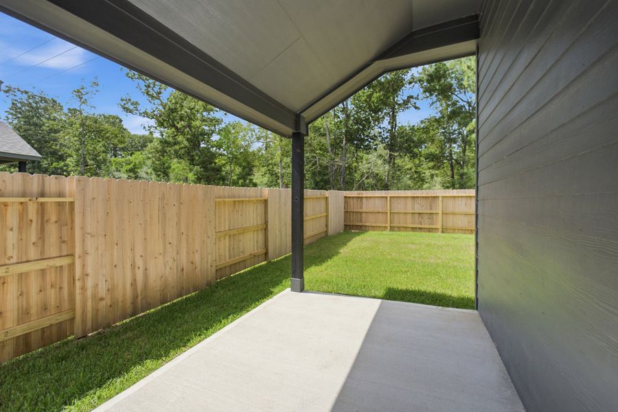 Exterior details and patio area of a home in Sundance Cove, Crosby (Image 4).