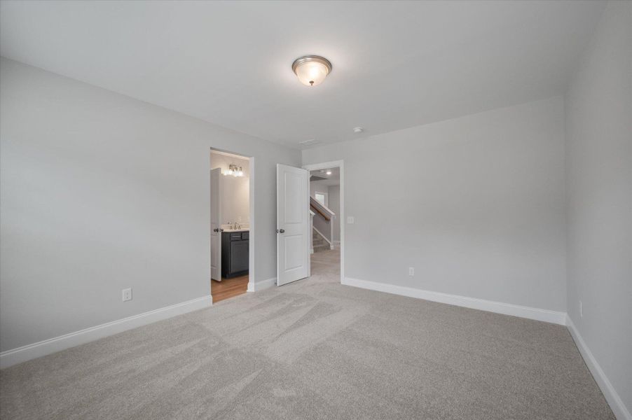 Spacious, unfurnished interior of a new home in Parker's Preserve, Ridgeville (Image 23).