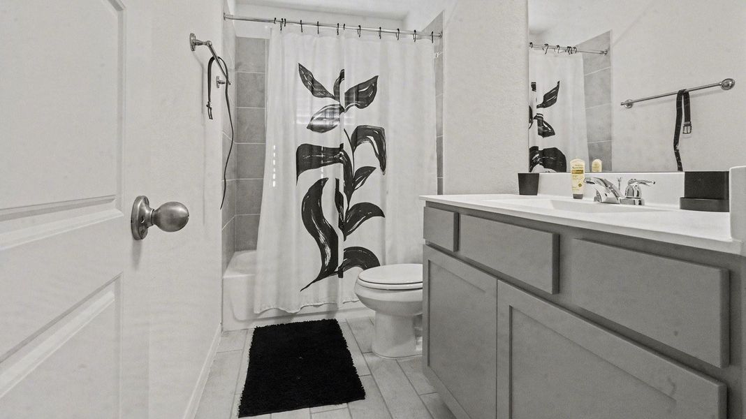 Furnished interior view inside a new home in , Baytown (Image 17).