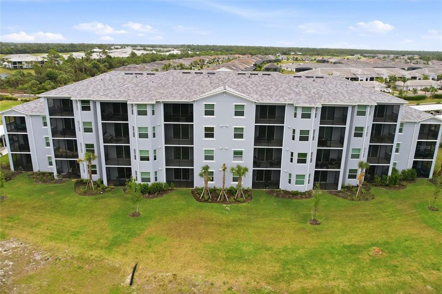 Condo located in Punta Gorda, FL showcasing its design and architecture (Image 3).