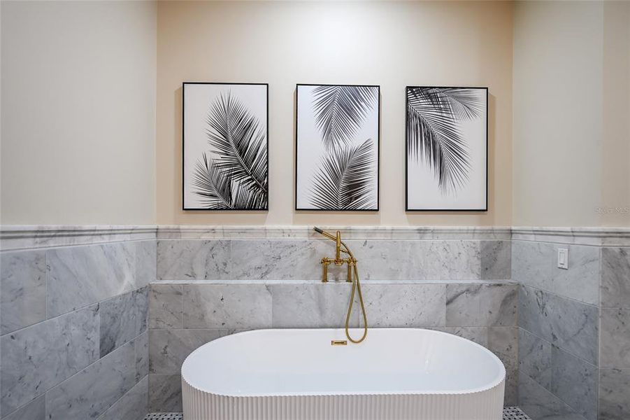 Close-up of interior finishes inside a home in , Palmetto (Image 23).