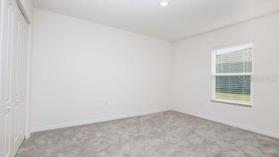 Spacious, unfurnished interior of a new home in Royal Highlands, Weeki Wachee (Image 18).