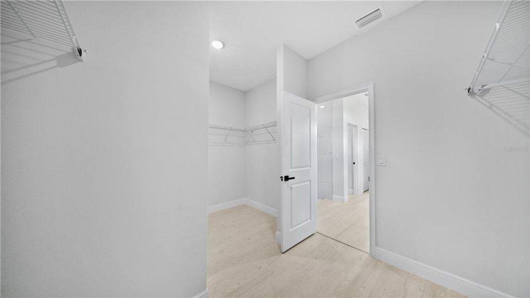 Spacious, unfurnished interior of a new home in , Ocala (Image 35).