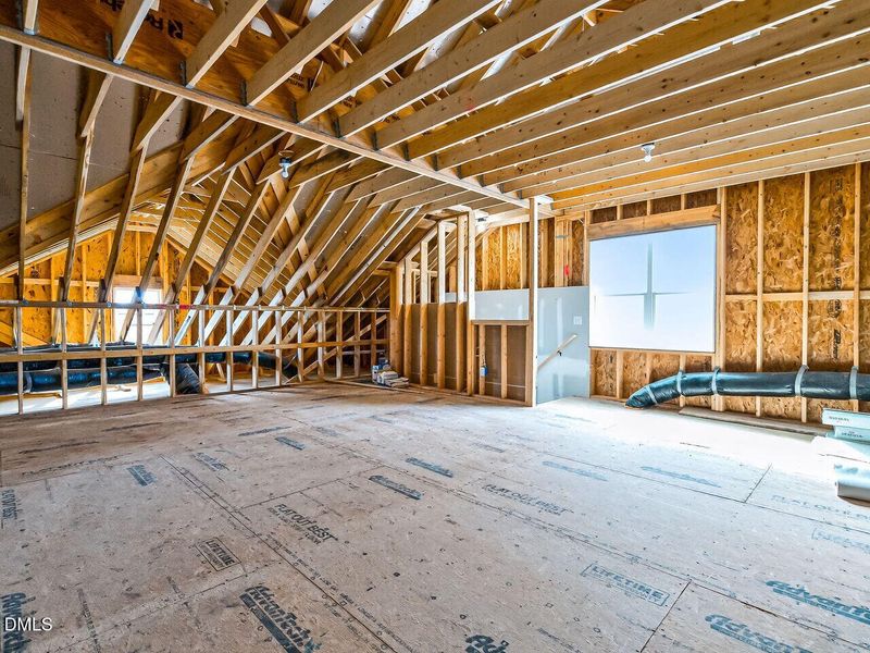 033-1280x960-walk-up-attic