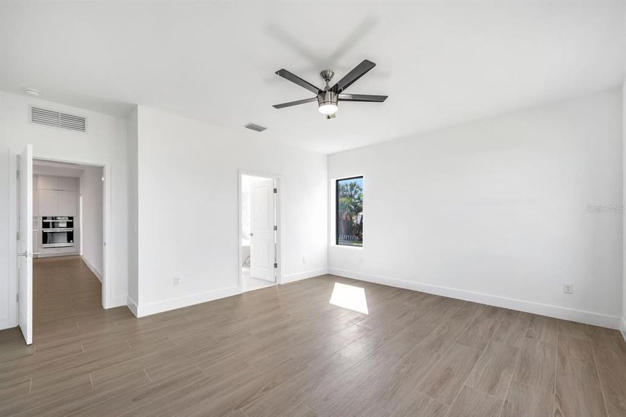 Spacious, unfurnished interior of a new home in , Punta Gorda (Image 20). Spacious, unfurnished interior of a new home in , Punta Gorda (Image 20).