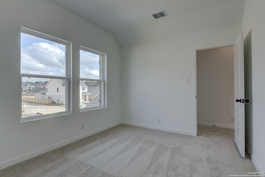 Spacious, unfurnished interior of a new home in Arcadia Ridge, San Antonio (Image 18).