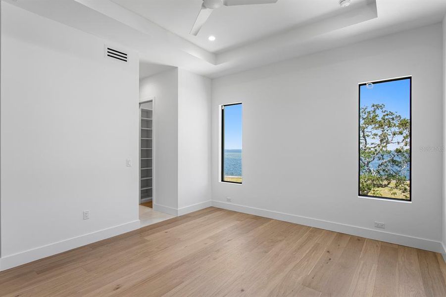 Spacious, unfurnished interior of a new home in , Tampa (Image 58).