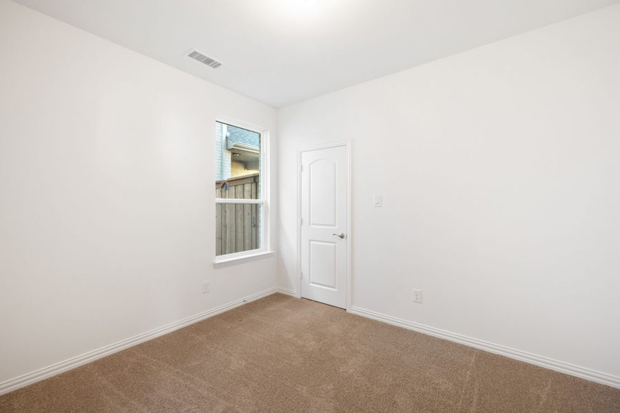 Spacious, unfurnished interior of a new home in Edgewater, Fate (Image 29).
