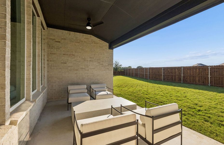 Representative exterior details of a home built from the Gillett by Pulte Homes in Mission Hills, Garland (Image 4).