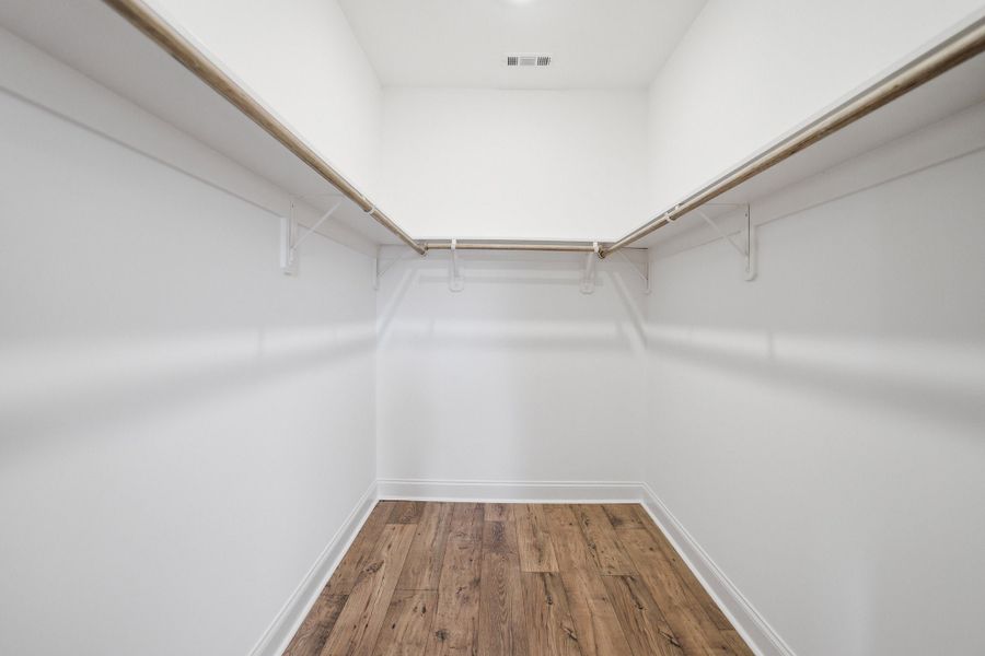 Spacious, unfurnished interior of a new home in Dorris Farm, White House (Image 36).