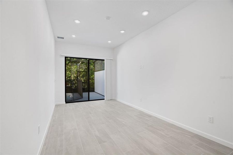 Spacious, unfurnished interior of a new home in , Orlando (Image 46).