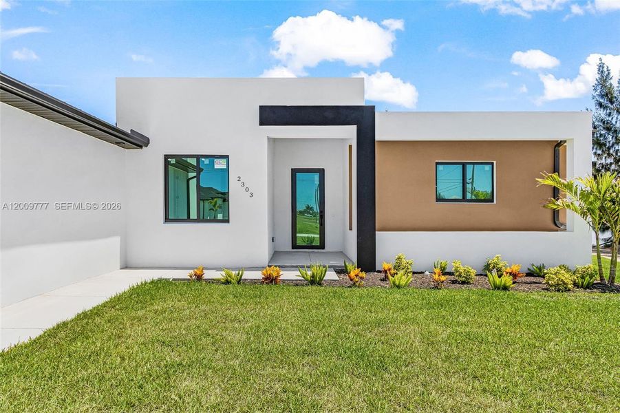 Exterior details and patio area of a home in , Cape Coral (Image 3).