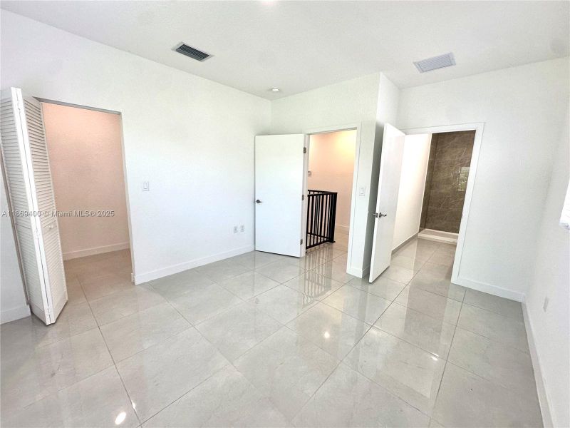 Spacious, unfurnished interior of a new home in , Florida City (Image 17).