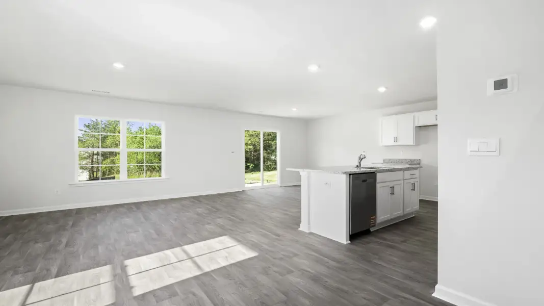 Spacious, unfurnished interior of a new home in Willow Mill, Thomasville (Image 8).