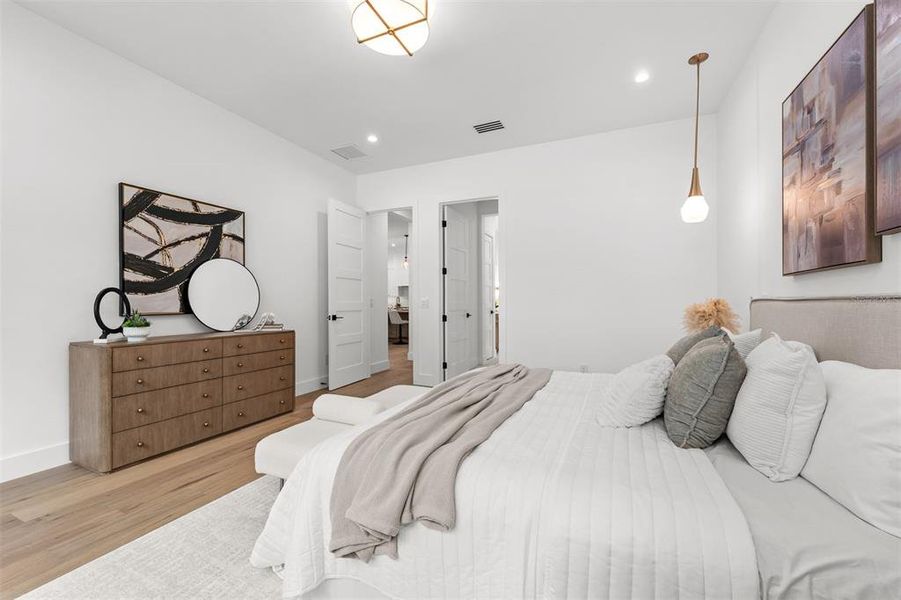 Furnished interior view inside a new home in , Orlando (Image 36).