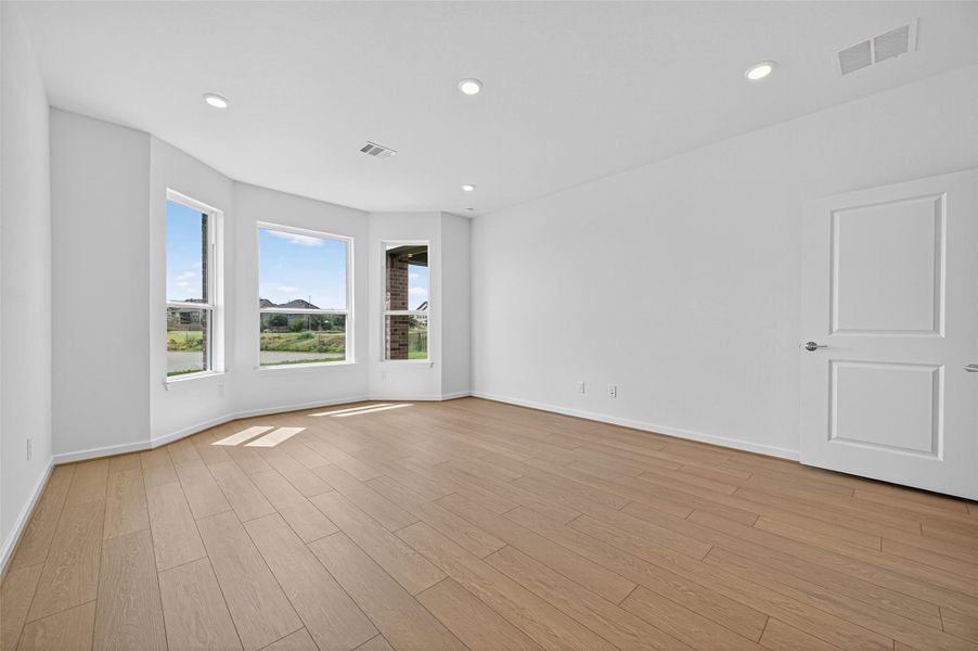 Spacious, unfurnished interior of a new home in 55+ Bonterra at Cross Creek Ranch 60s, Fulshear (Image 20). Spacious, unfurnished interior of a new home in 55+ Bonterra at Cross Creek Ranch 60s, Fulshear (Image 20).