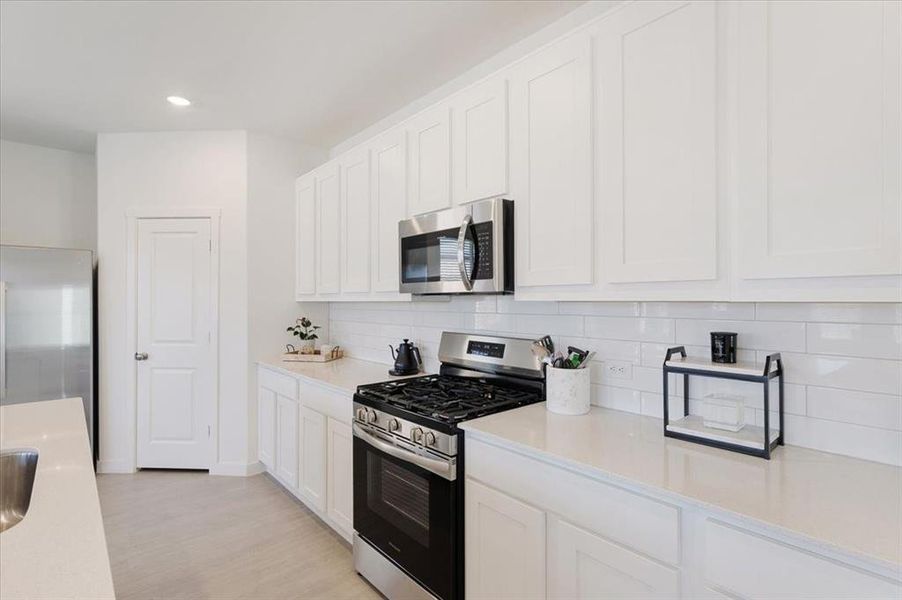 Furnished interior view inside a new home in Hurricane Creek, Anna (Image 8).