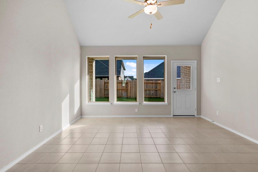 Spacious, unfurnished interior of a new home in The Trails, New Caney (Image 16).