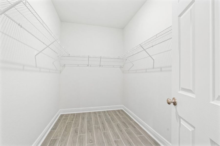 Spacious, unfurnished interior of a new home in Natureview, Freeport (Image 27).