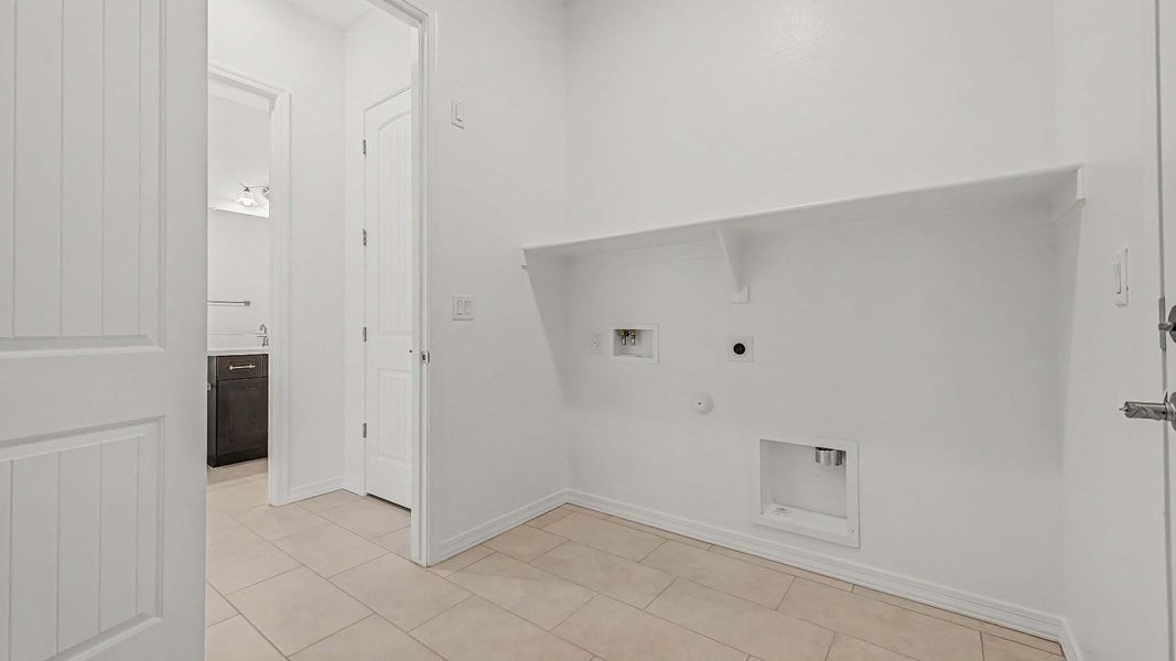 Furnished interior view inside a new home in Arroyo Seco - Hacienda, Buckeye (Image 26).